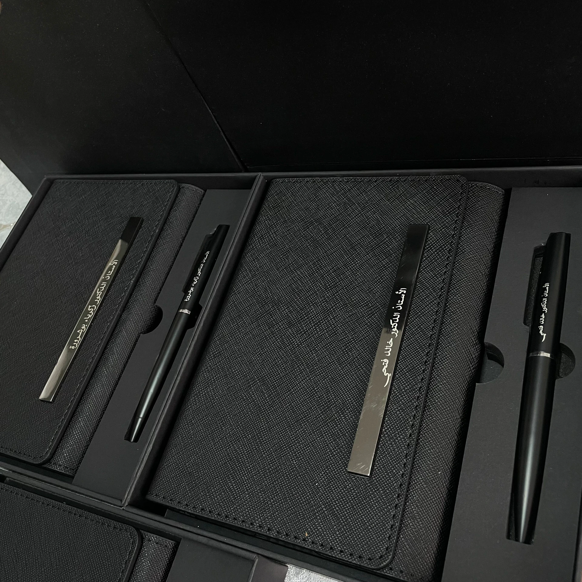 Coffrets cadeaux entreprise personnalisés – gravure laser au nom, cadeau corporate Maroc | Giftshouse