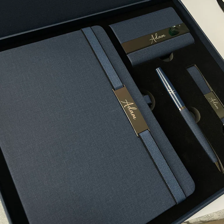 Coffret 4 pièces effet Jean Personnalisé – coffret signature personnalisé au Maroc | Giftshouse