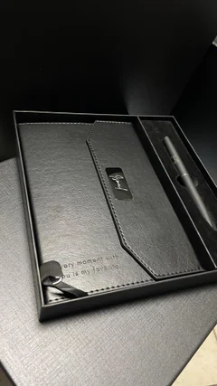 Coffret Cadeau Élégant Noir - Agenda & Stylo Personnalisés vue 2