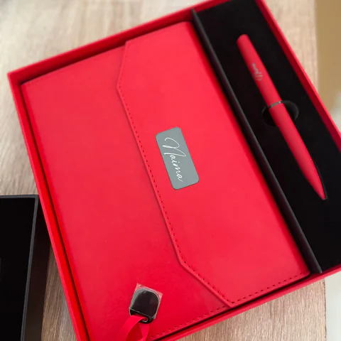 Coffret Cadeau Élégant Rouge - Agenda & Stylo Personnalisés – papeterie & bureau personnalisé au Maroc | Giftshouse