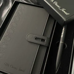 Coffret Carnet & Stylo Personnalisé – Élégance Noire vue 1