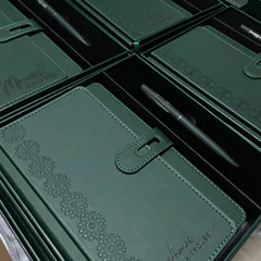 Coffret Carnet & Stylo Personnalisé – Élégance Verte vue 2
