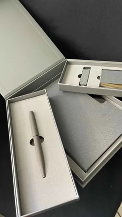 Coffret Shadow Wings - Carnet, Stylo & Porte-cartes Personnalisés vue 2