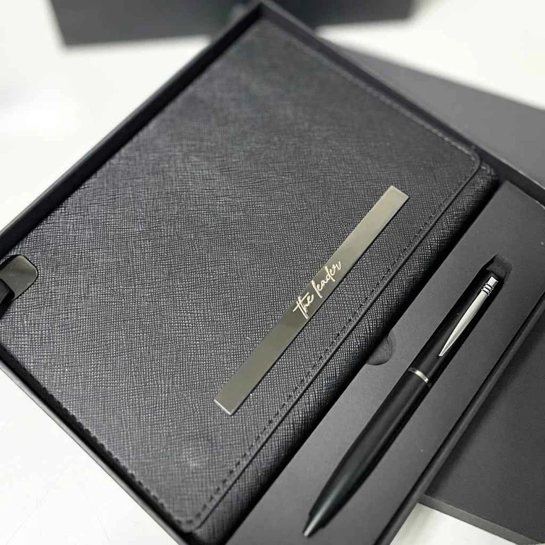 Signature Élégante Noir – Coffret carnet & stylo personnalisés – coffret signature personnalisé au Maroc | Giftshouse